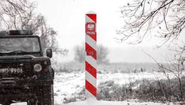 Польща планує завершити будівництво стіни на кордоні з Білоруссю наступного літа