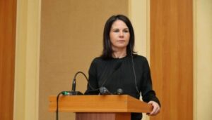 Бербок попередила Китай, що його позиція щодо війни в Україні заважає двостороннім відносинам