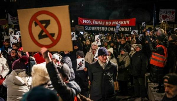 У Братиславі 60 тисяч людей вийшли проти зближення Фіцо з Росією | INFBusiness