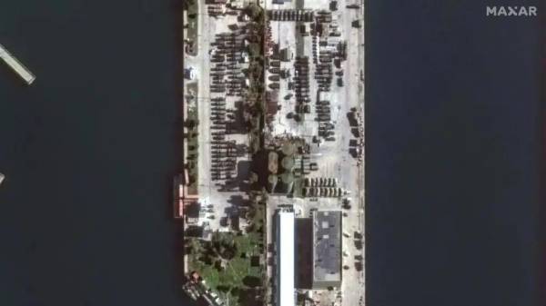 До порту Тартус зайшли два російські кораблі, аби забрати військову техніку РФ із Сирії - ВВС | INFBusiness