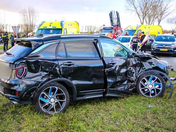 У Нідерландах автобус з 20 пасажирами з’їхав у кювет та перекинувся | INFBusiness