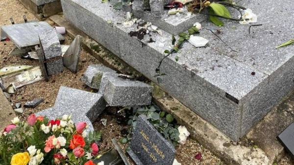 У Франції пошкодили могилу засновника ультраправої партії Ле Пена | INFBusiness
