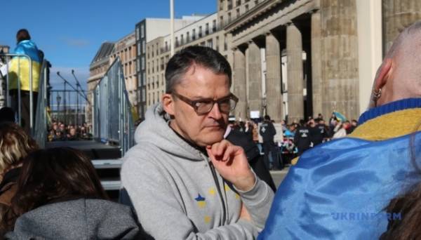 Політики не мають права вимагати від України перемир'я без гарантій його забезпечення - депутат Бундестагу | INFBusiness