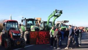 Французькі фермери збираються на протести у Париж попри заборону влади