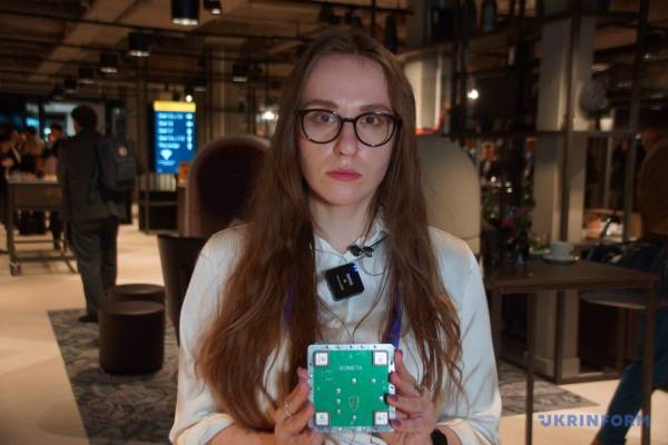 Фрагменти російських ракет і «Шахедів» на конференції в Гаазі | INFBusiness