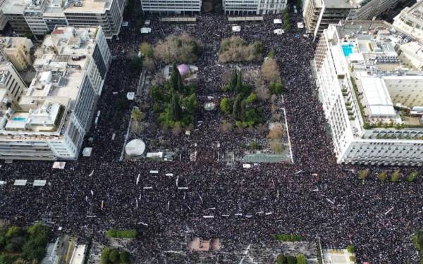 У Греції десятки тисяч людей вийшли на протести - вимагають покарати винних у залізничній катастрофі | INFBusiness