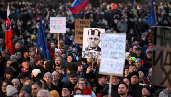 Протести у Словаччині: чи реально знову відставити Фіцо? | INFBusiness