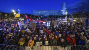 У Словаччині знову пройшов мітинг проти проросійської політики Фіцо | INFBusiness