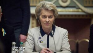Фон дер Ляєн захворіла на тяжку форму пневмонії