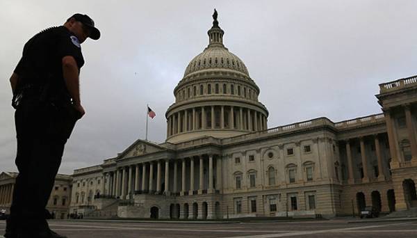 У столиці США затримали чоловіка з мачете та ножами, який намагався потрапити до Капітолія | INFBusiness