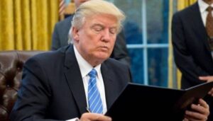 Трамп масово звільнив з уряду уповноважених щодо боротьби з корупцією – CNN