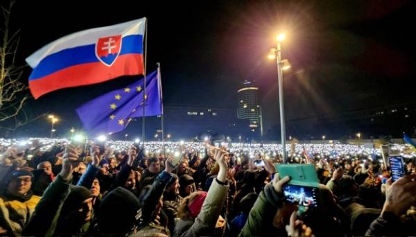 Зеленський відреагував на протестні виступи у Братиславі | INFBusiness