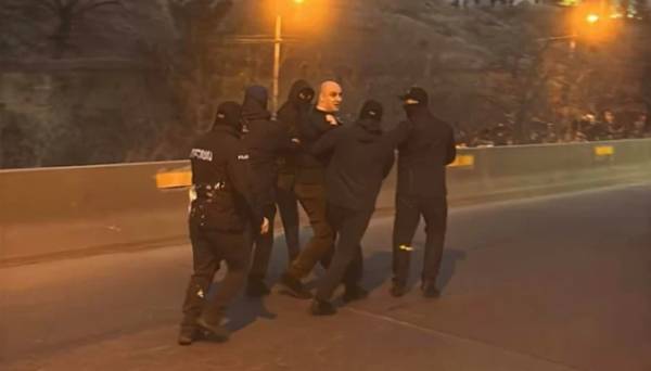 У Тбілісі сталися сутички між протестувальниками та поліцейськими, затримали лідерів опозиції | INFBusiness