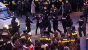 Протести в Грузії: у Тбілісі затримали понад 30 учасників, є постраждалі