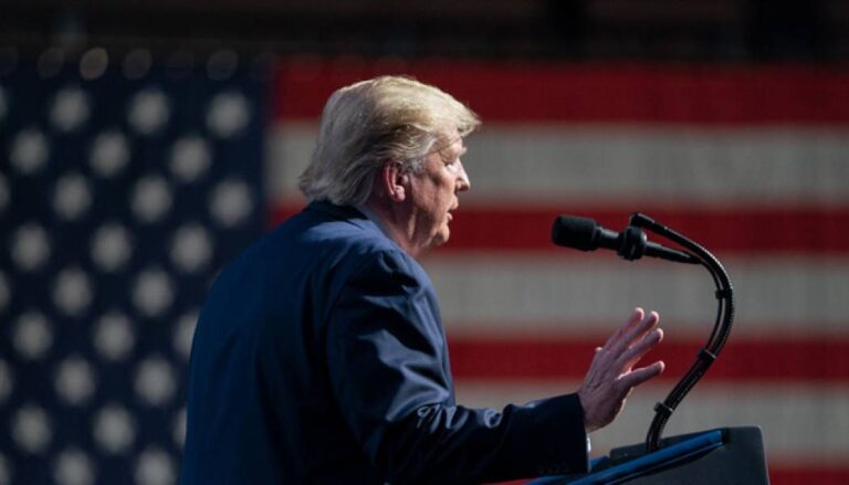 Трамп уточнив економічні угоди, які він має намір укласти з Росією 24.02.2025 23:00 Укрінформ Великі економічні угоди між Сполученими Штатами та Росією можуть передбачати спільну розвідку наземних корисних копалин у Російській Федерації, що також може стати мотивацією для Кремля припинити конфлікт в Україні. Трамп пояснив, які економічні угоди хоче укласти з Росією | INFBusiness