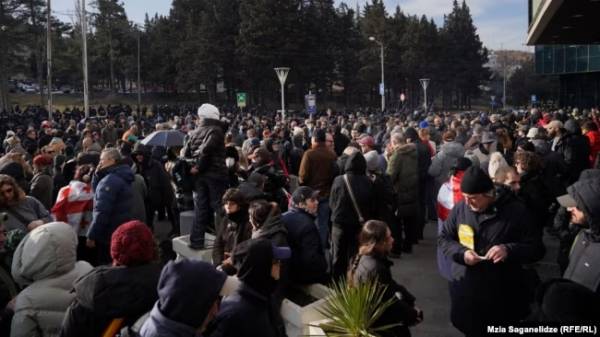 У Тбілісі розпочинається антиурядовий мітинг, до міста стягнули сотні силовиків | INFBusiness