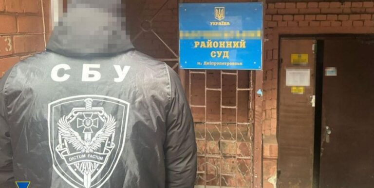 У Дніпрі суддя шахрайським шляхом передав собі у власність чужу квартиру