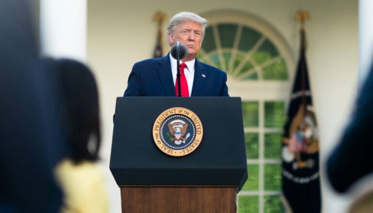 Трамп видав указ про надання англійській мові офіційного статусу | INFBusiness