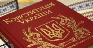 Вибори, відмова від територій і членство в НАТО: наскільки можливі конституційні зміни під час війни? | INFBusiness