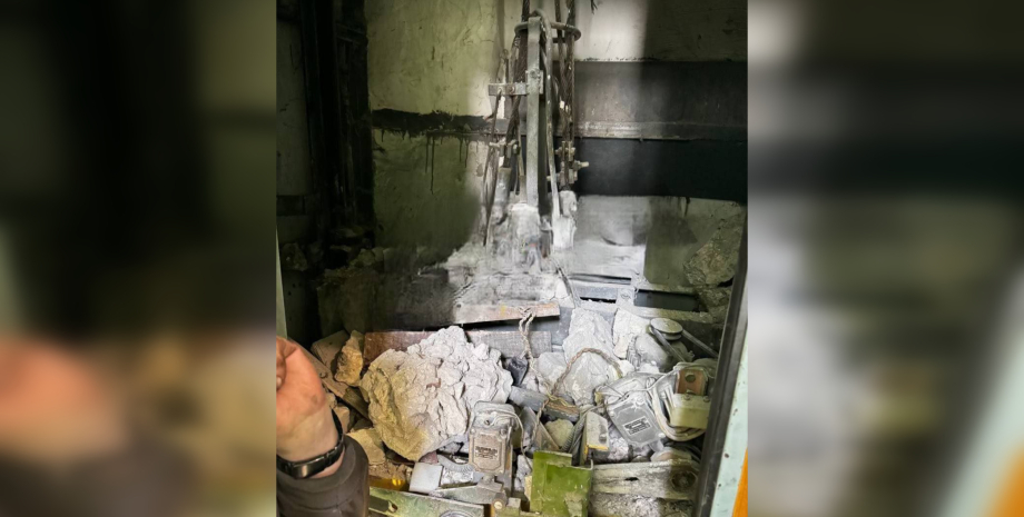 Полетіло чотири поверхи: у Києві зламався ліфт із людиною (фото) | INFBusiness