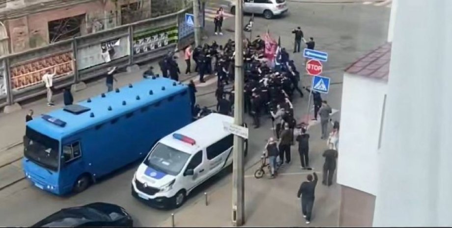 Фестиваль квір-кіно в Києві: міліція пояснила ситуацію із затриманими (фото, відео) | INFBusiness