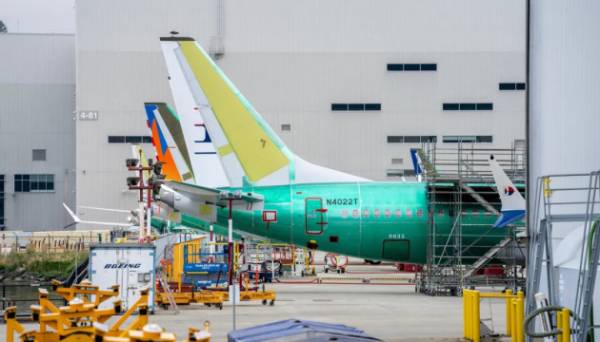 Китай відмовляється від літаків Boeing через мита Трампа | INFBusiness