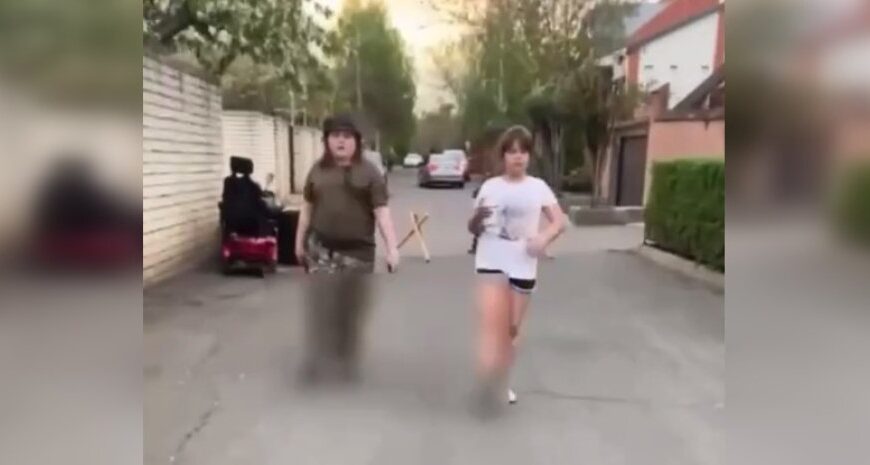 У військовій формі та на блокпосту: в Одесі діти просили “пожертвувати на ЗСУ” (відео)