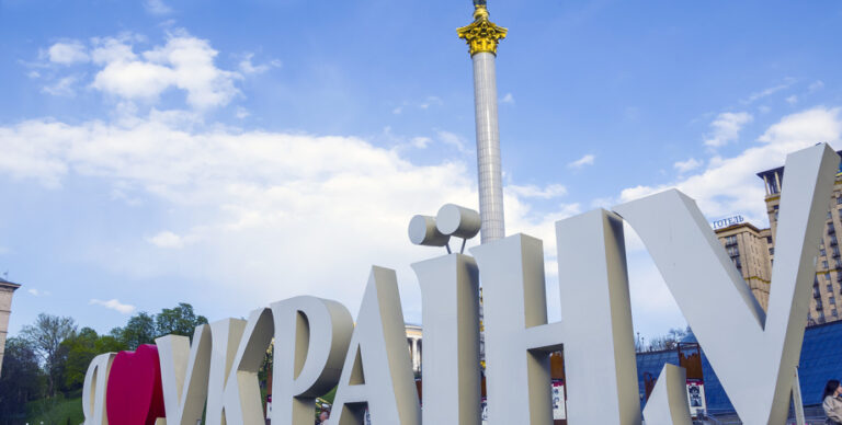 Погода на тиждень: температура падає, в Україну йдуть дощі