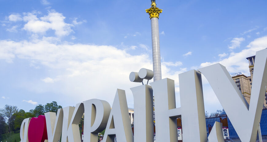 Погода на тиждень: температура падає, в Україну йдуть дощі