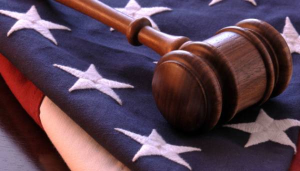 Чоловіка з Нью-Йорка звинувачують у спробі підпалу посольства США в Ізраїлі