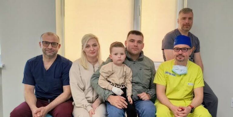 6-годинна операція: львівські лікарі врятували 4-річного хлопчика з великою пухлиною печінки