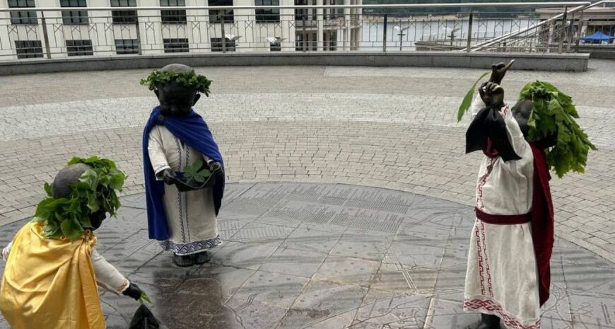 День Києва — діти-засновники міста у святковому вбранні — фото