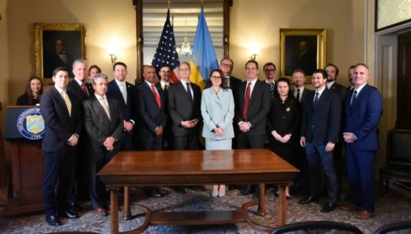 Україна та США підписали угоду щодо корисних копалин
