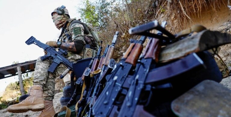 Сім'ї загиблих на війні російських добровольців отримають до 15 мільйонів гривень: Зеленський підписав закон