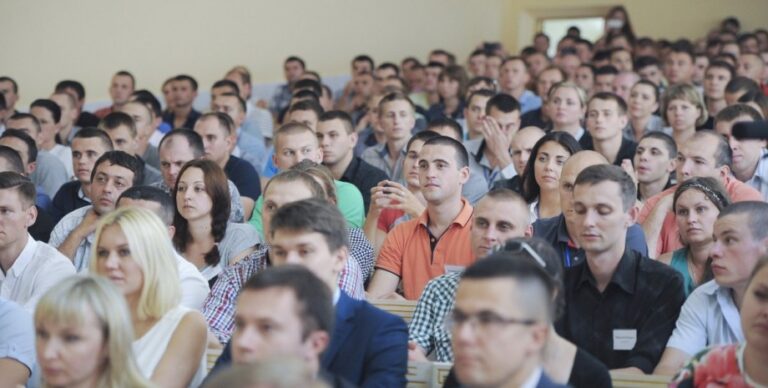 Фото: УНІАН | Університети можуть відправляти студентів за кордон «Україна – країна можливостей»: правила виїзду для чоловіків до 25 років можуть бути пом’якшені, — Лісовий | INFBusiness