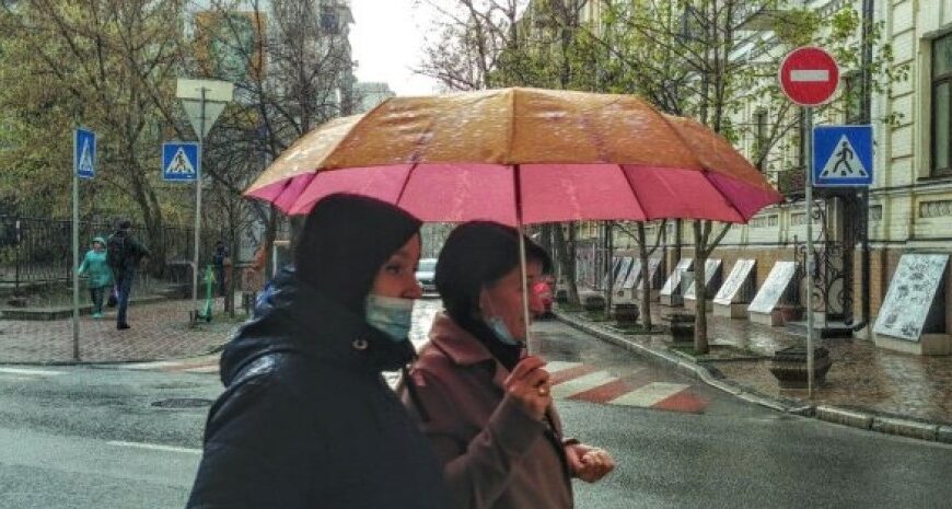 Погода на завтра: Діденко прогнозує дощі в низці регіонів України