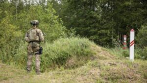 Естонія направила два поліцейські підрозділи на латвійсько-білоруський кордон | INFBusiness
