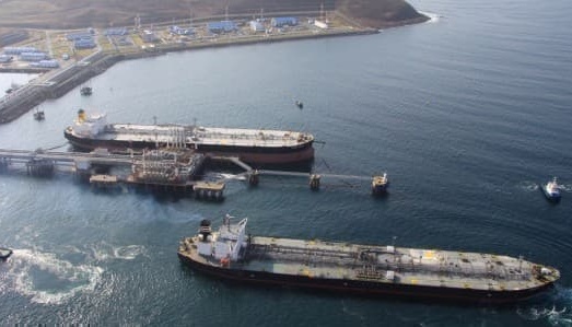 ЄС відкладає зниження граничної ціни на російську нафту через ситуацію на Близькому Сході – Politico