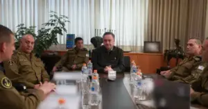 Міністр оборони Ізраїлю пообіцяв зупинити корабель, який перевозив Грету Тунберг до Гази | INFBusiness