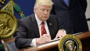 Трамп підписав укази про посилення контролю та розробки безпілотників у США | INFBusiness