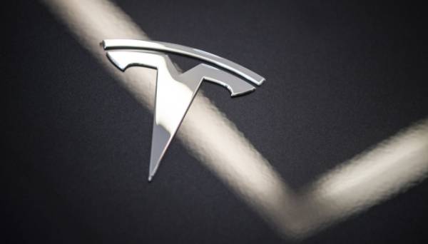 Акції Tesla відновлюють зростання