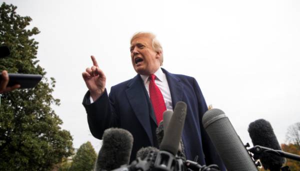 «Якщо вони плюнуть, ми їх поб'ємо»: Трамп погрожує протестувальникам у Лос-Анджелесі