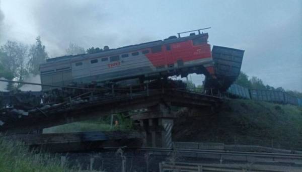 У двох російських регіонах обвалилися мости, є загиблі та поранені