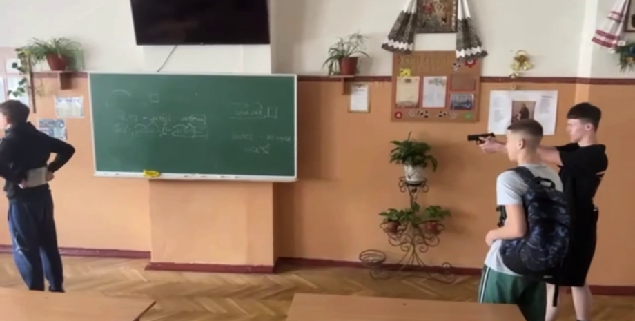 Стрілянина в школі — у Львові діти принесли до класу пневматичну зброю — соцмережі | INFBusiness