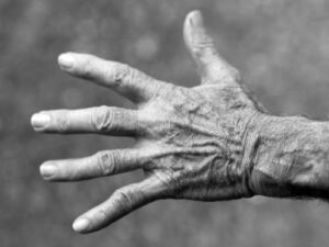 М'язова слабкість у літніх людей – це саркопенія. Як можна запобігти її трагічним наслідкам? | INFBusiness