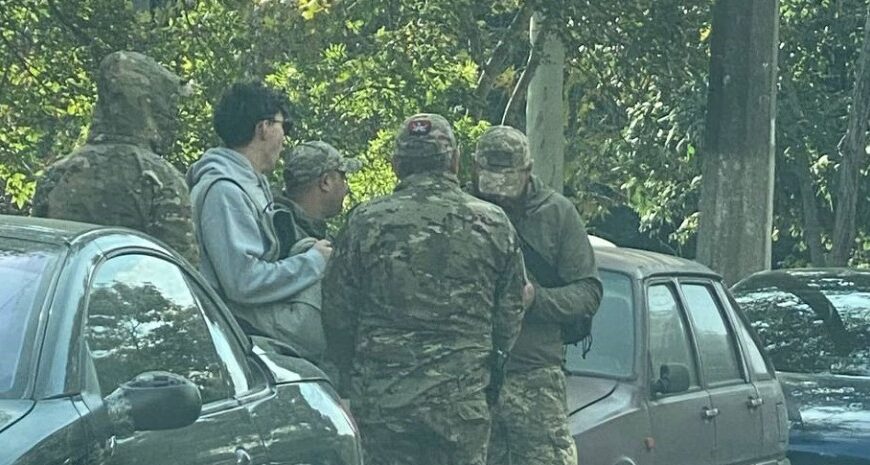 Чоловіка в обладунках тримали в СВК понад 4 дні: суд у Чернігові назвав це рабством (документ)