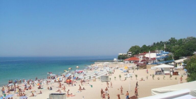 Де безпечно купатися в Україні, а де краще цього не робити: список пляжів