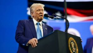 Трамп про війну Росії проти України: Хто б міг подумати, що дрони виявляться такою потужною зброєю?