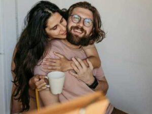 5 правил старомодного чоловічого етикету, які жінки досі обожнюють | INFBusiness