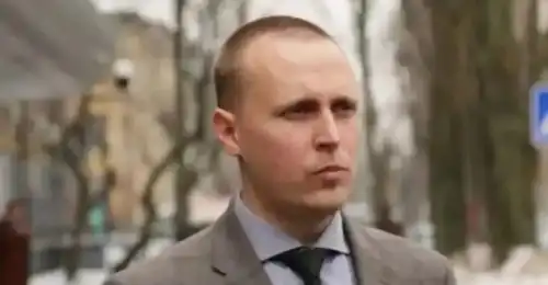 Керівник детективного підрозділу НАБУ та кандидат на посаду директора БЮРО Скомаров приховував російське громадянство свого батька, який має бізнес у ЛНР, – ЗМІ